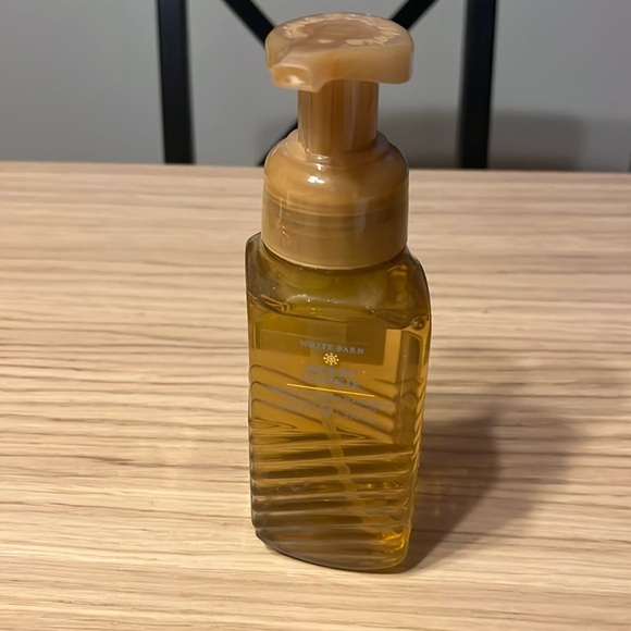 Bath & Body Works Gentle Foaming Hand Soap. Merry Cookie. - Picture 2 of 3